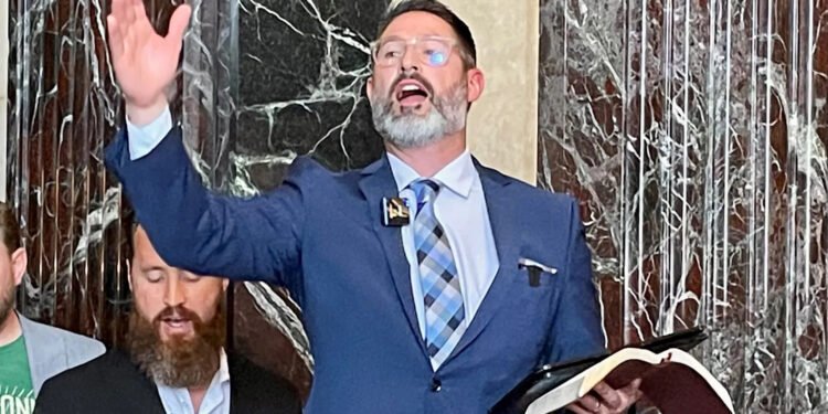 Fire brand Christian Republican Senator Mike Lee has just introduced a bill in congress that will ban porn