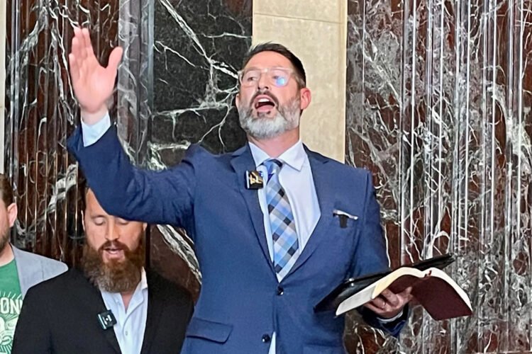 Fire brand Christian Republican Senator Mike Lee has just introduced a bill in congress that will ban porn