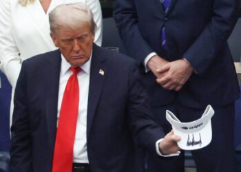 Donald Trump’s Signature Questioned: Fox News Panel Confirms Authenticity of Epstein Birthday Book Letter